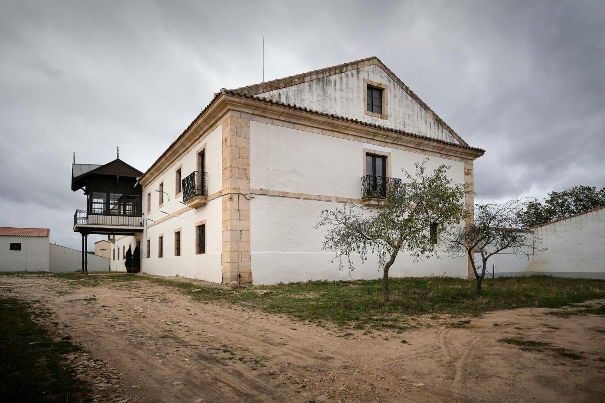 Casa Rural Palacio Conde De Aldana Con Piscina Entre Encinares Y Dehesas Terradillos Ngoại thất bức ảnh