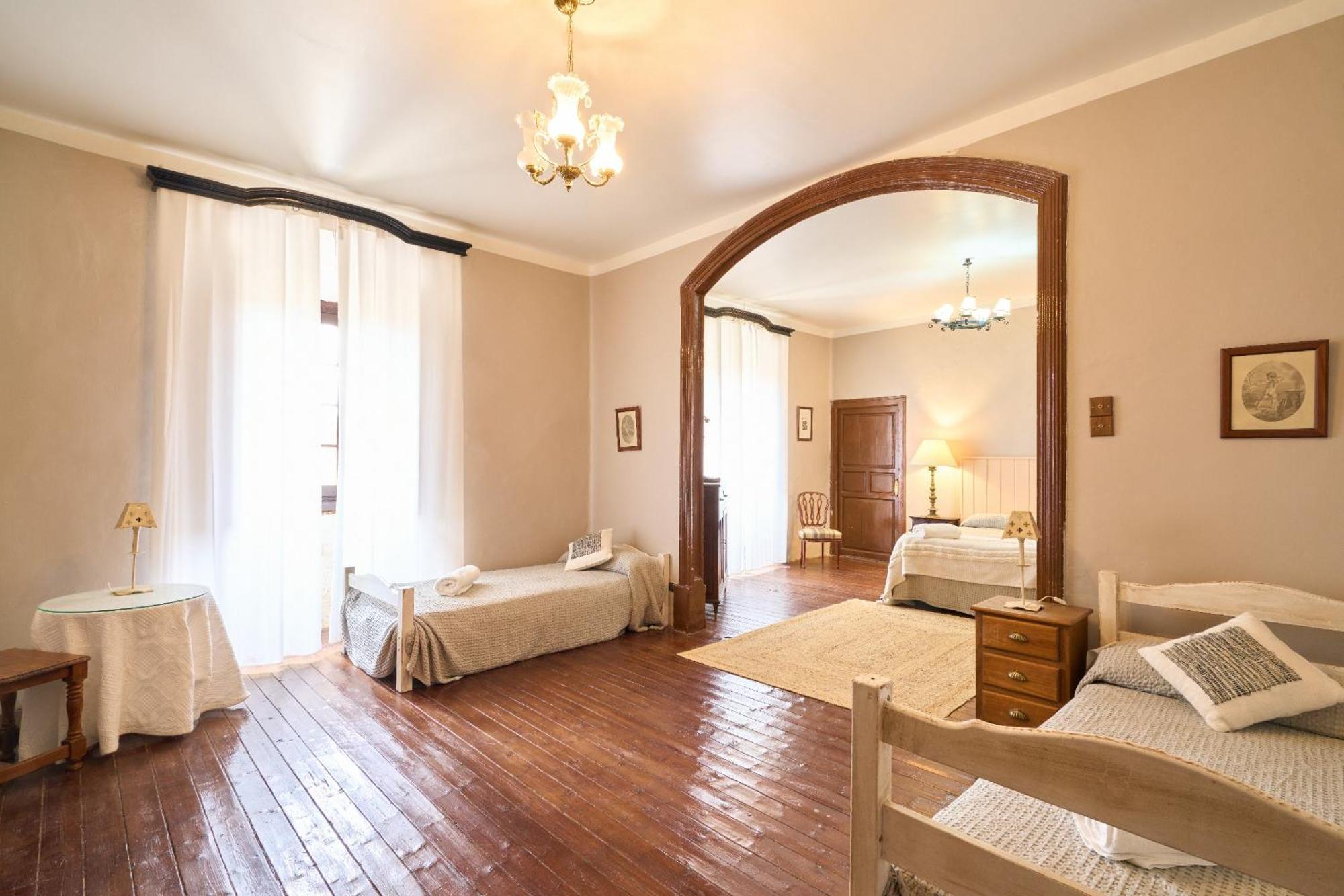 Casa Rural Palacio Conde De Aldana Con Piscina Entre Encinares Y Dehesas Terradillos Ngoại thất bức ảnh